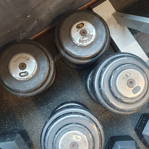 테크노 30kg, 18kg 원형 덤벨 쌍으로 팝니다.