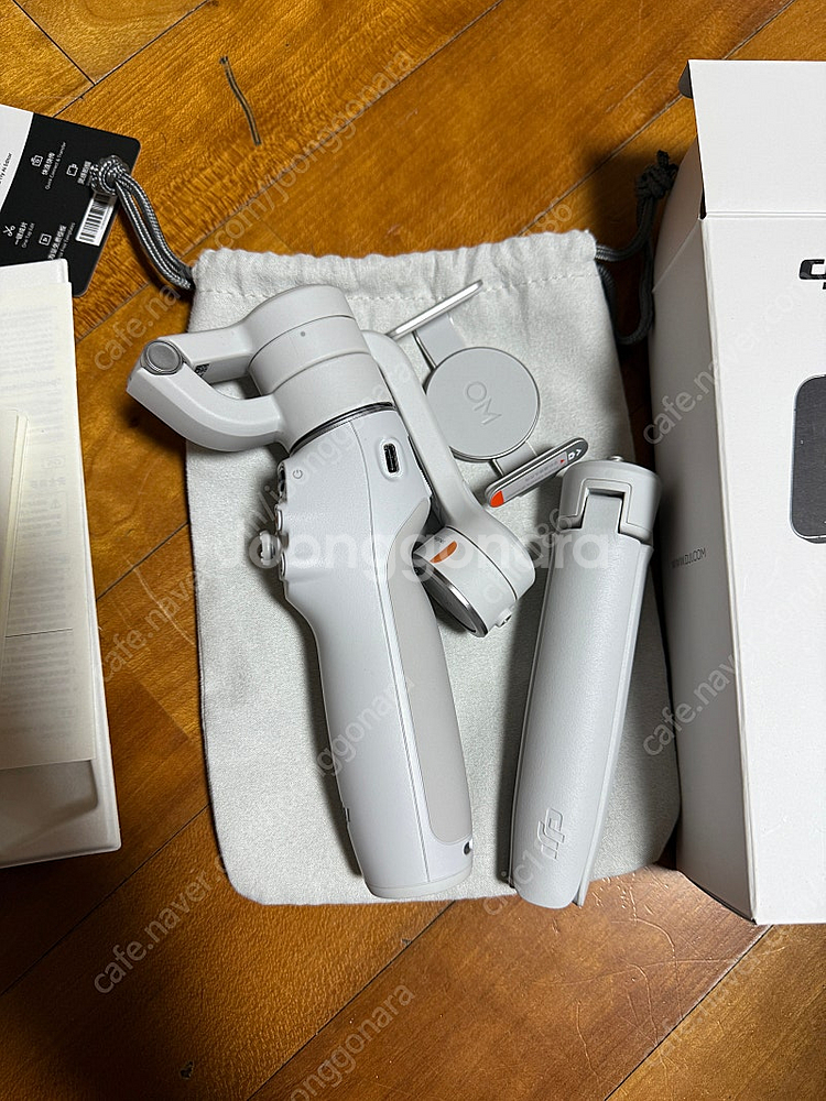 DJI 오즈모 모바일6 짐벌 플래티넘 그레이 거의새제품--0