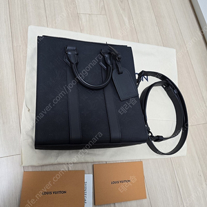 루이비통 삭플라 크로스 M21884