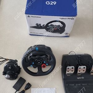 로지텍 G29 레이싱휠 기어시프터 포함.