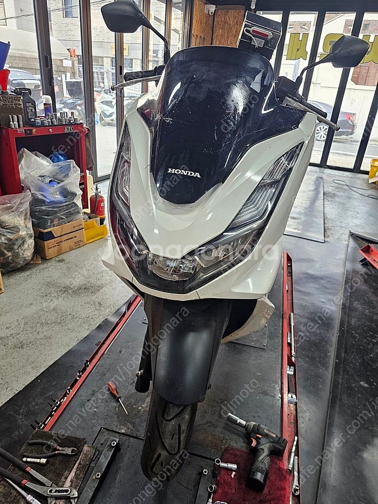PCX 21년식 화이트 판매합니다--0