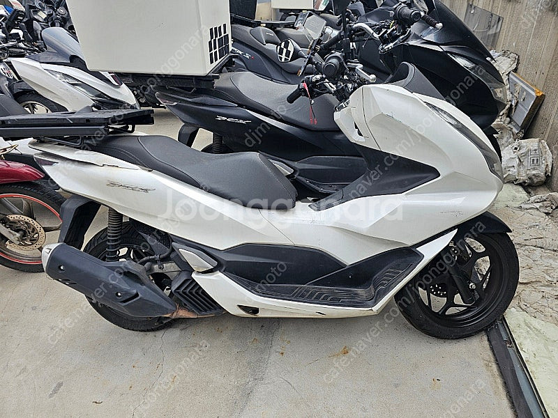 PCX 21년식 화이트 판매합니다--2