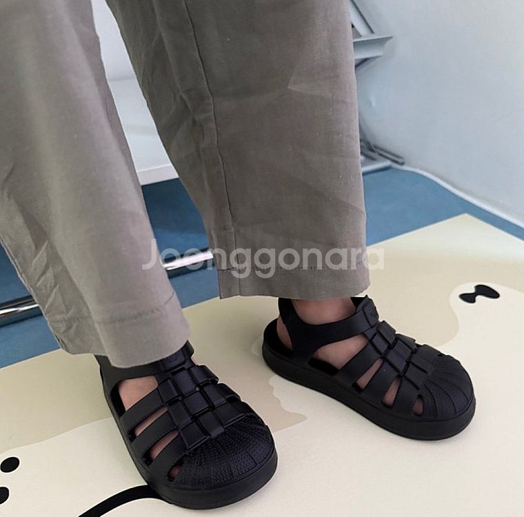 새상품 아디다스 키즈 슈퍼스타 샌들 블랙 210--0