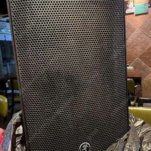 상태 좋은 맥키 MACKIE Thump15A 파워드스피커 1통, MACKIE Thump12A 파워드스피커 1통, 베링거 B1200D-PRO 서브우퍼 스피커/앰프내장/ 1조 팝니다.
