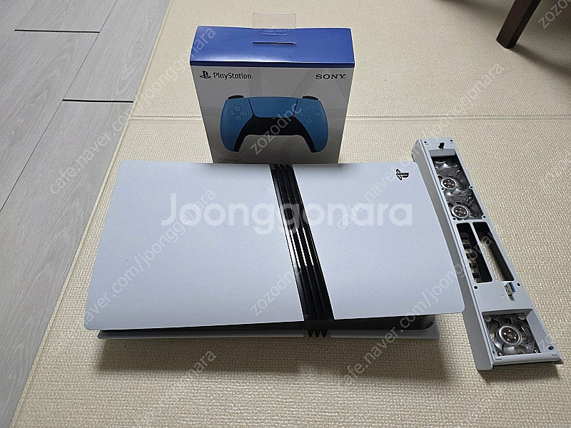 ps5 pro + 듀얼쇼크 미개봉(하늘색) 판매합니다--0