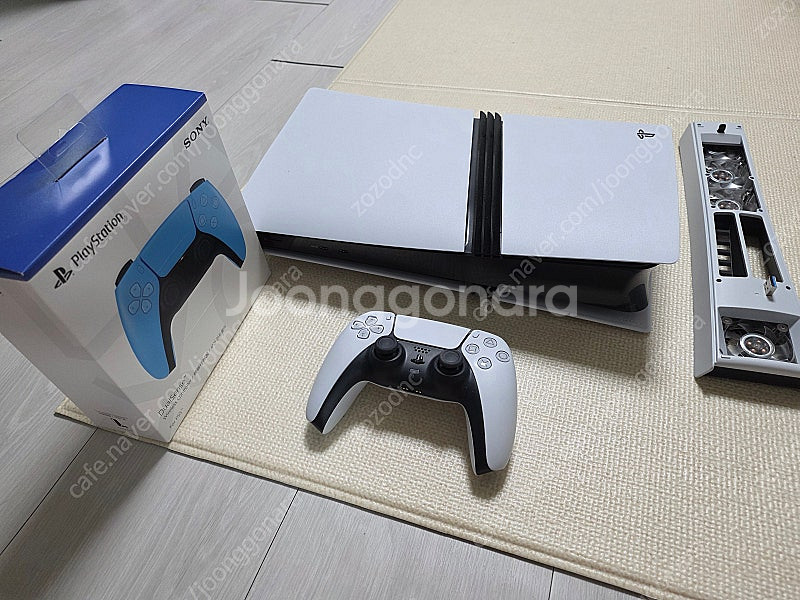 ps5 pro + 듀얼쇼크 미개봉(하늘색) 판매합니다--1