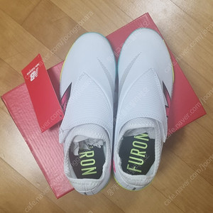 뉴발란스 축구화 230 미착용 새상품