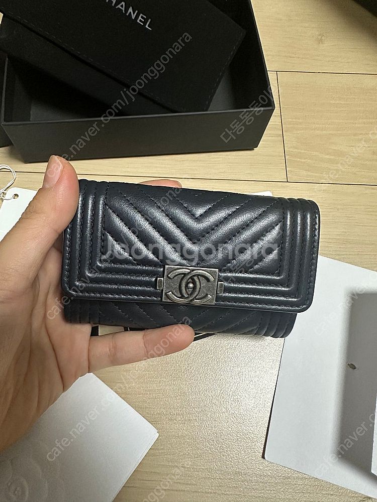 샤넬 보이 카드지갑 램스킨 은장 65만원--1