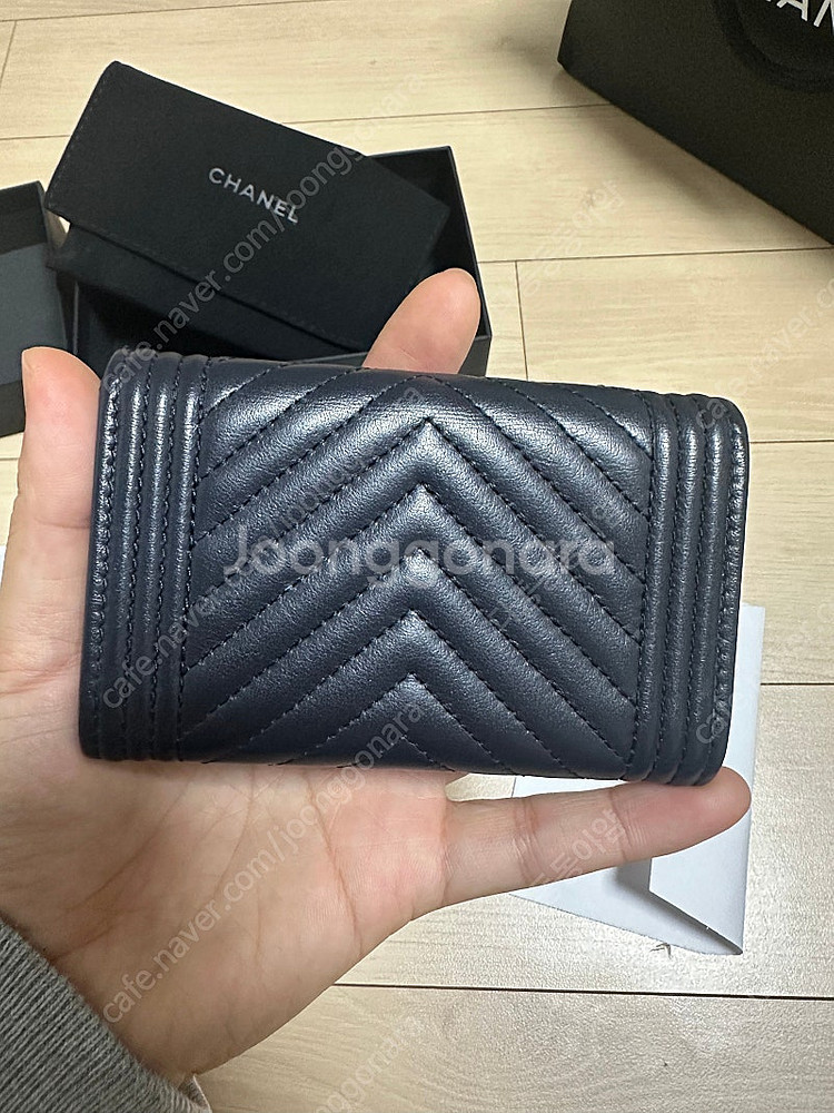 샤넬 보이 카드지갑 램스킨 은장 65만원--2