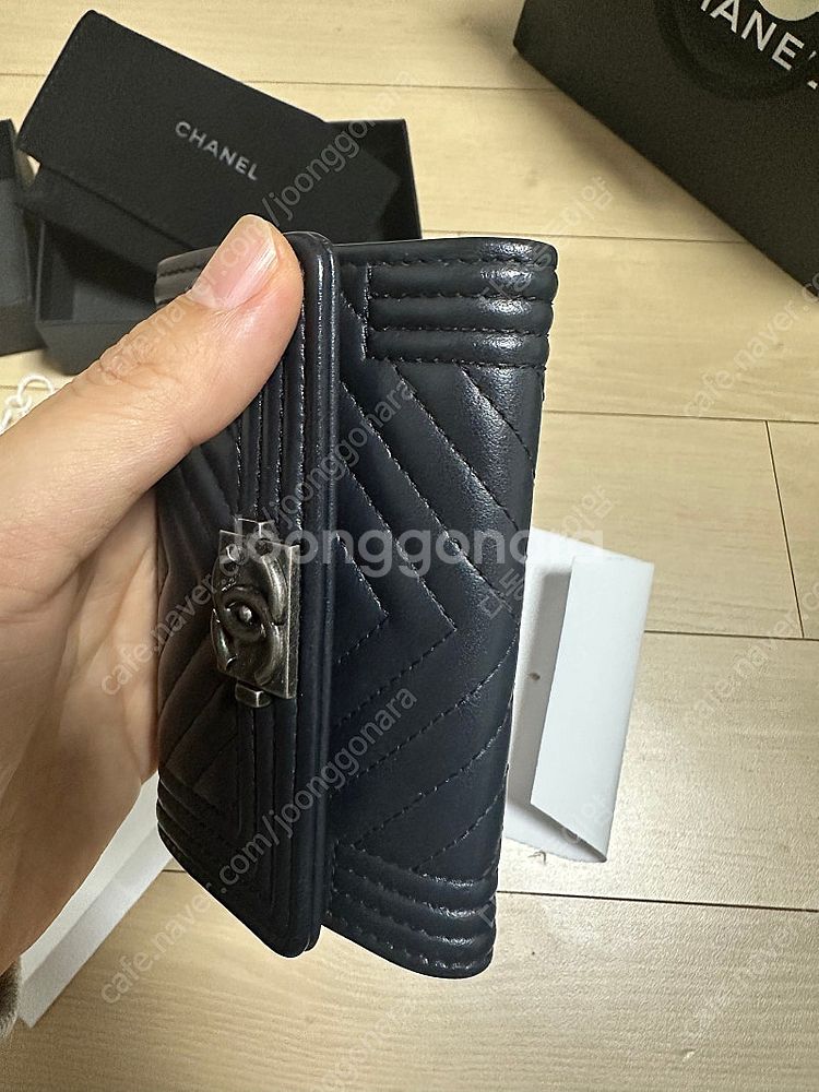 샤넬 보이 카드지갑 램스킨 은장 65만원--3