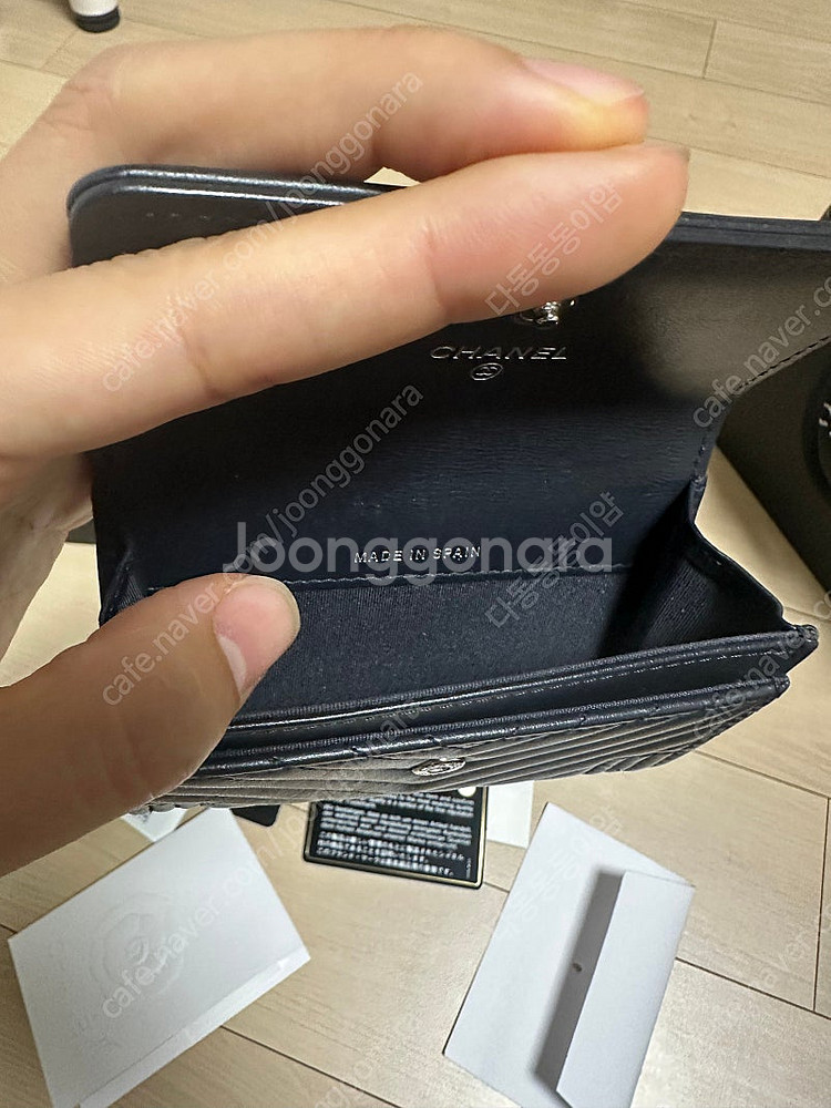 샤넬 보이 카드지갑 램스킨 은장 65만원--4