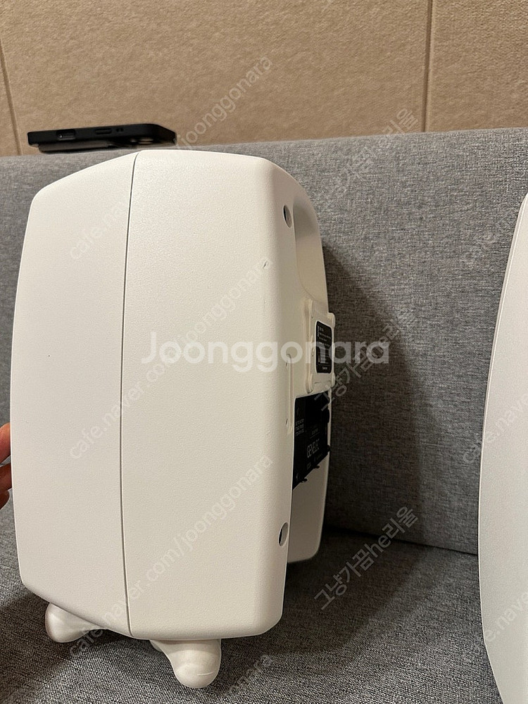 제네렉 8330a 화이트 모니터스피커 판매합니다.--0