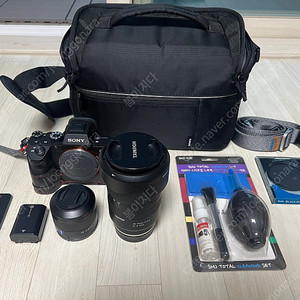 A7M3 팝니다(바디,탐론28-75,고독스v860,림즈속사포케이스,픽디자인스트랩,칼자이스35mm)
