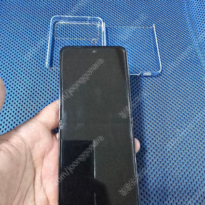 z플립4 256gb 블랙 상태깨끗 단품 25만원 , 블루 생활기스있음 18만원 2대 판매