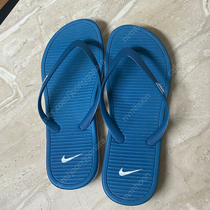 나이키 스우시 쪼리 270