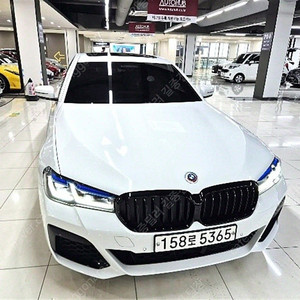BMW 5시리즈 중고 BMW 중고 5시리즈 중고차 할부 흰색 2023년식 11,805km M550i xDrive 중고차카페