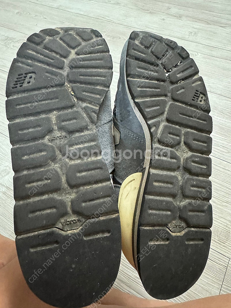 뉴발란스 990v1 그레이화이트 275판매합니다--0