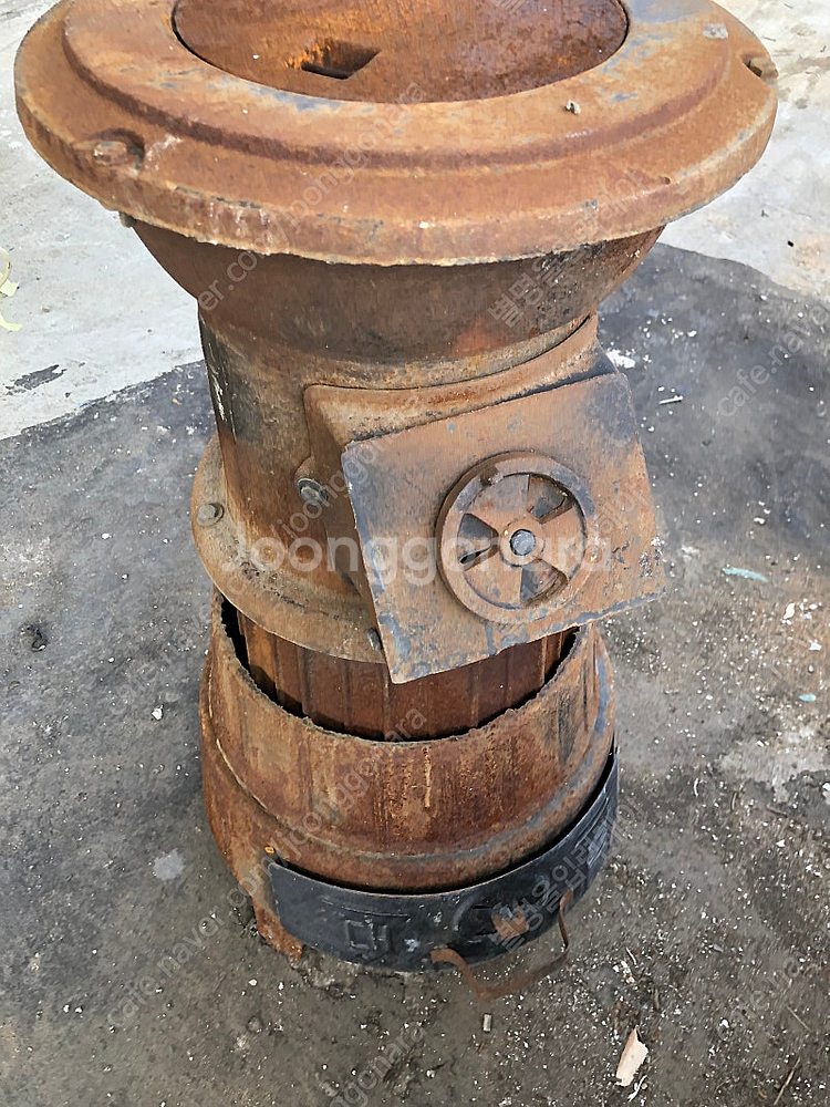 옛날 주물 난로--1