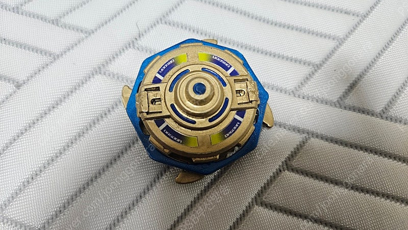 탑블레이드(베이블레이드) 도색작 골드드래곤S 원작버전 판매합니다.--1