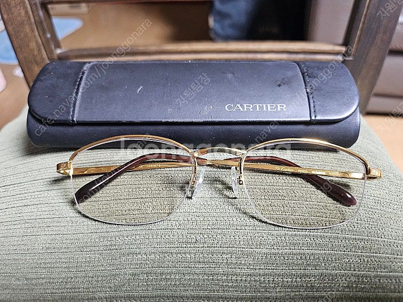 Cariter 까르띠에 산토스 티타늄 골드 반무테 안경...--8