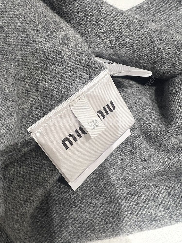 미우미우 MIUMIU 크롭 컷오프 니트 38사이즈 팝니...--6