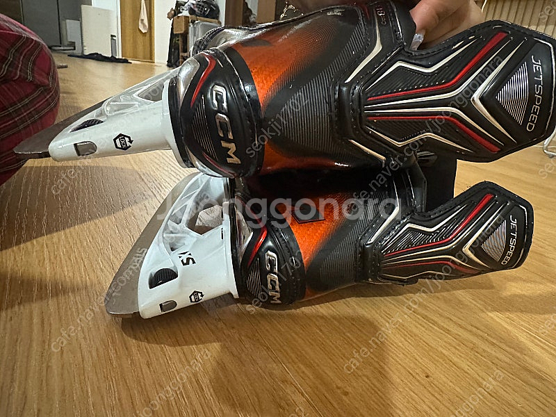 CCM Jetspeed FT8 Pro Skates Yo...--9