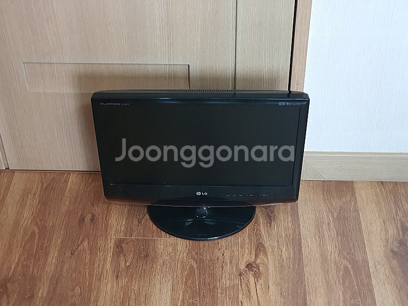 LG TV 모니터 19인치, HP 모니터 23인치--0