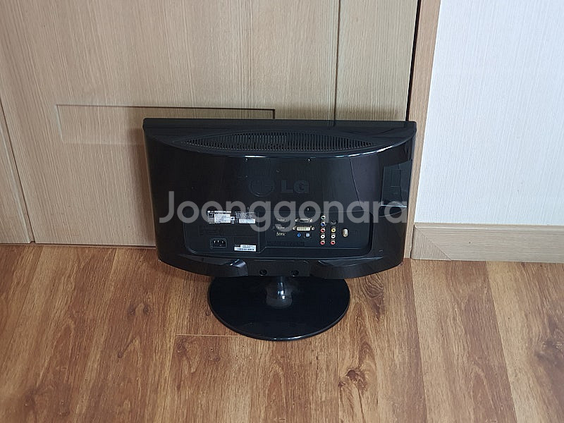 LG TV 모니터 19인치, HP 모니터 23인치--1