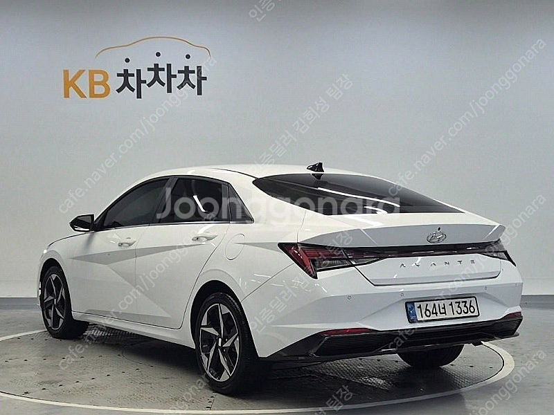 아반떼 중고차 아반떼 하이브리드 중고 흰색 2022년식...--3