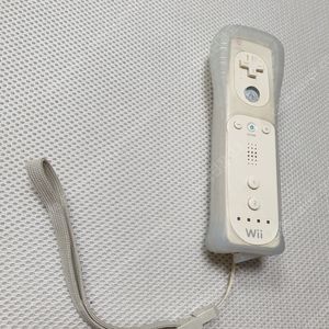 [닌텐도 위] 리모콘 / 어댑터와 케이블/ 기타히어로3/ 위피트 Wii Fit 씨디 3개 / 위피트 Wii Fit Plus 씨디 2개 / 눈차크 블랙 4개 RVL-ASM-4 / 센