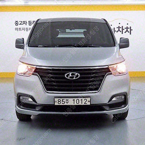 스타렉스 5밴 중고차 그랜드 스타렉스 중고 차 은색 2020년식 5인승 모던 중고자동차