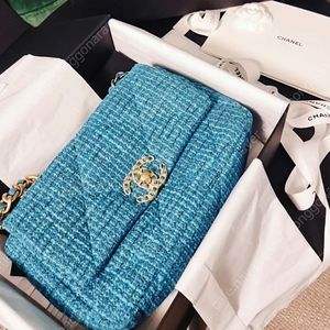 (봄여름 한정판)CHANEL 샤넬 19백(나인틴백) 미디움 민트색
