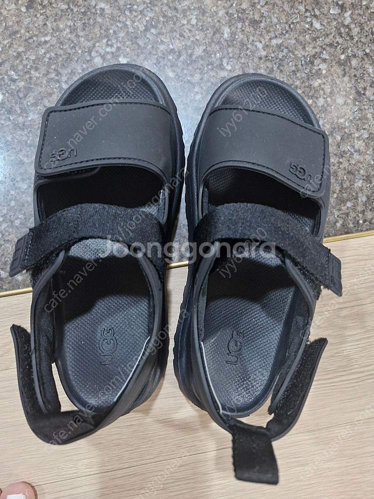 UGG 골든글로우 블랙 240~245--0