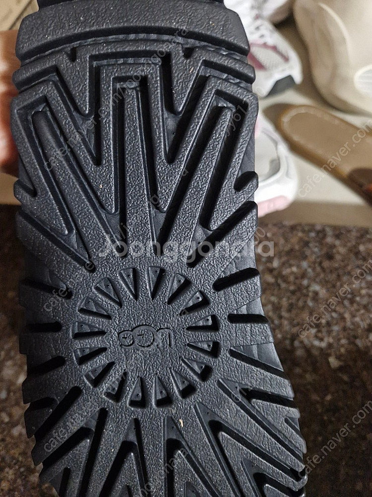 UGG 골든글로우 블랙 240~245--2