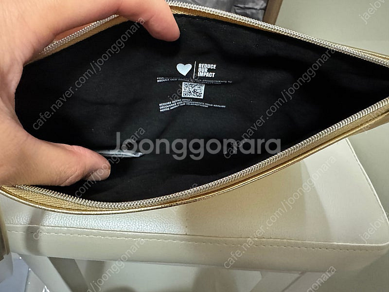 입생로랑 골드 테슬 뷰티 파우치--1