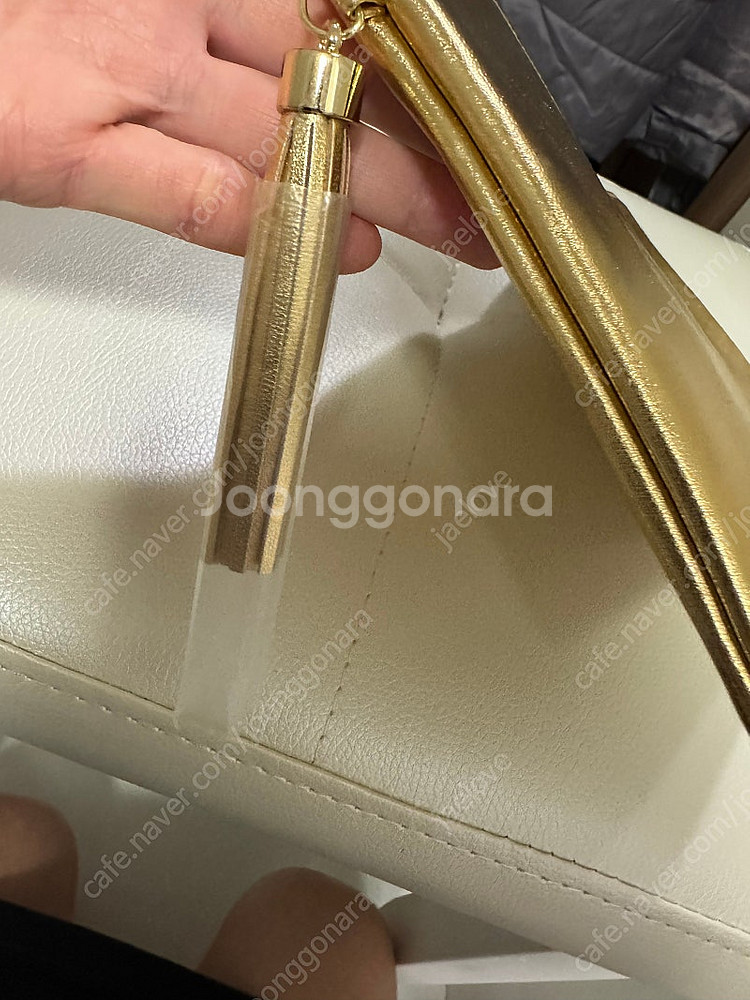 입생로랑 골드 테슬 뷰티 파우치--2