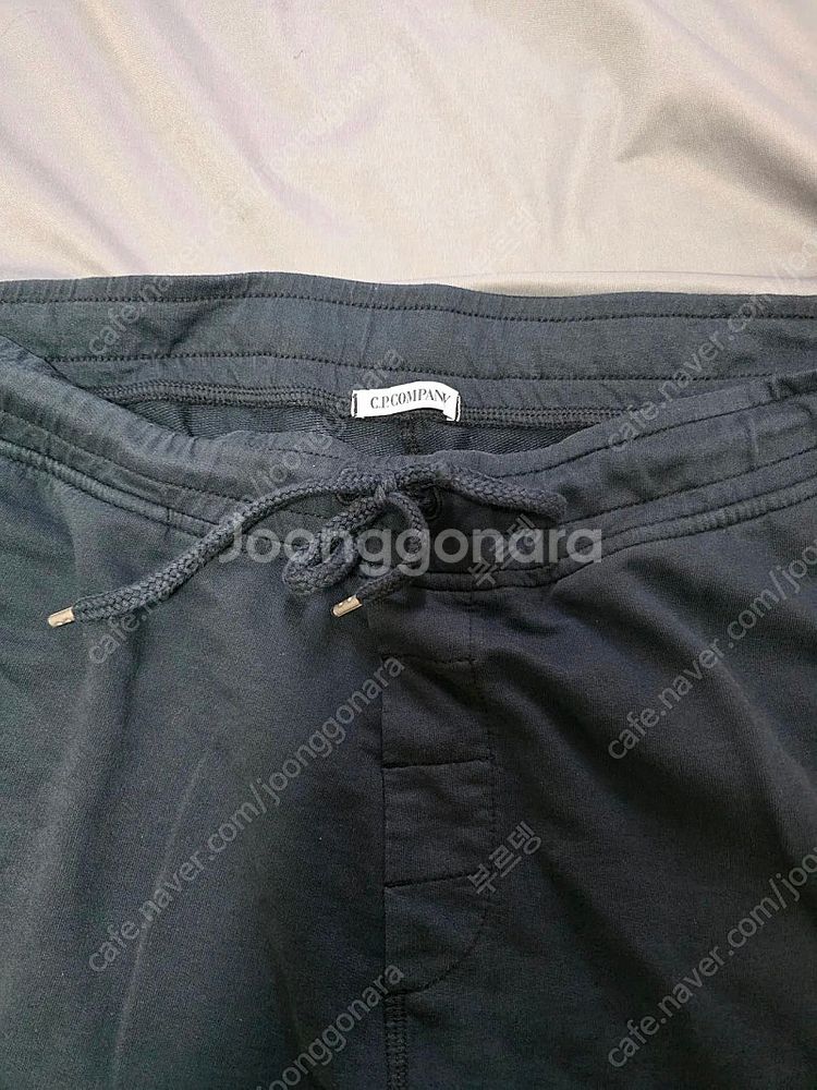 cp컴퍼니 정품와펜카고 반바지 XL 정품입니다--0