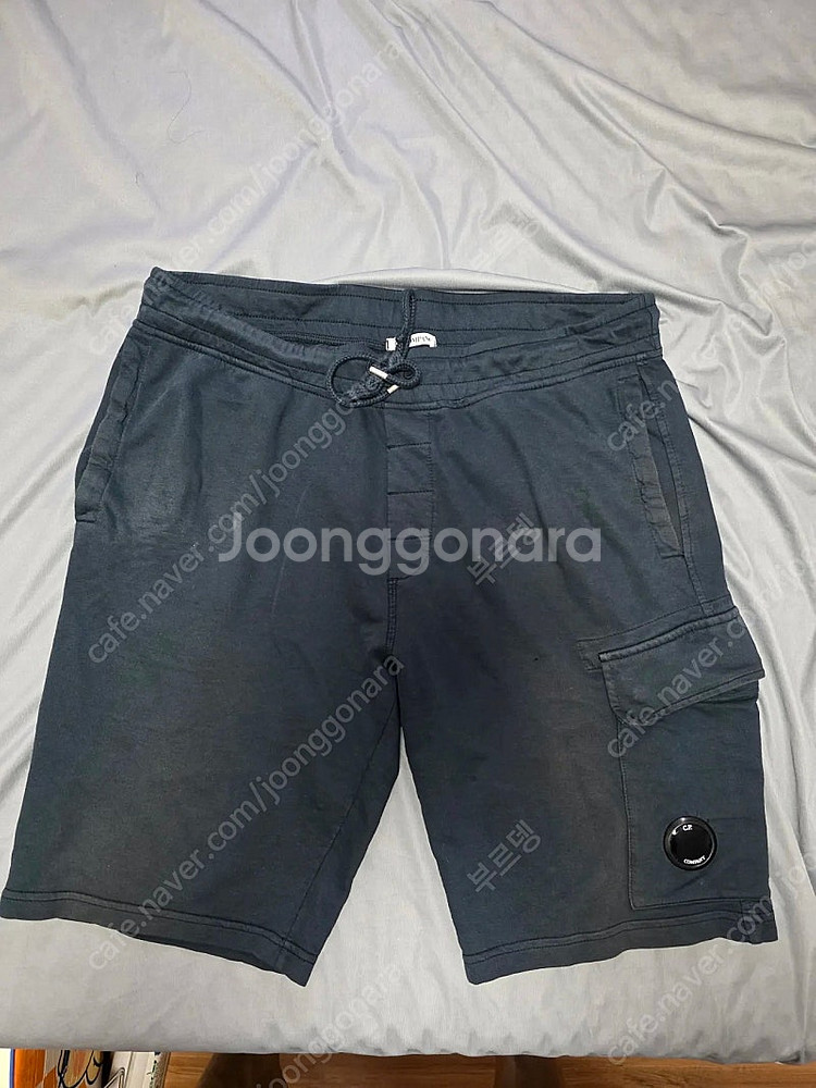 cp컴퍼니 정품와펜카고 반바지 XL 정품입니다--2