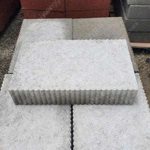 컨테이너 받침돌 콘테이너 주춧돌 기초석 캡블럭 디딤석 디딤돌 보도블럭 보강토