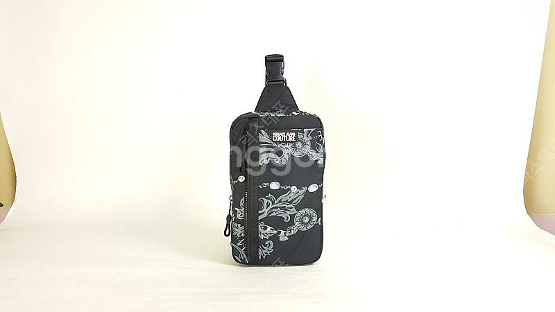 베르사체 검정 체인꾸뛰르 남성 슬링백 정품 베르사체진스...--0