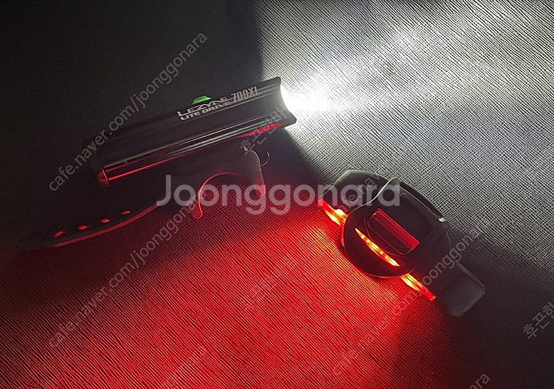 자전거 전조등, 후미등 충전식 세트 팝니다.--0