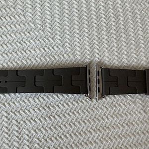 애플워치 에르메스 싱글 투어 스트랩 46mm 디플로이먼트 버클 킬림 올리브 색상 밴드 판매합니다.