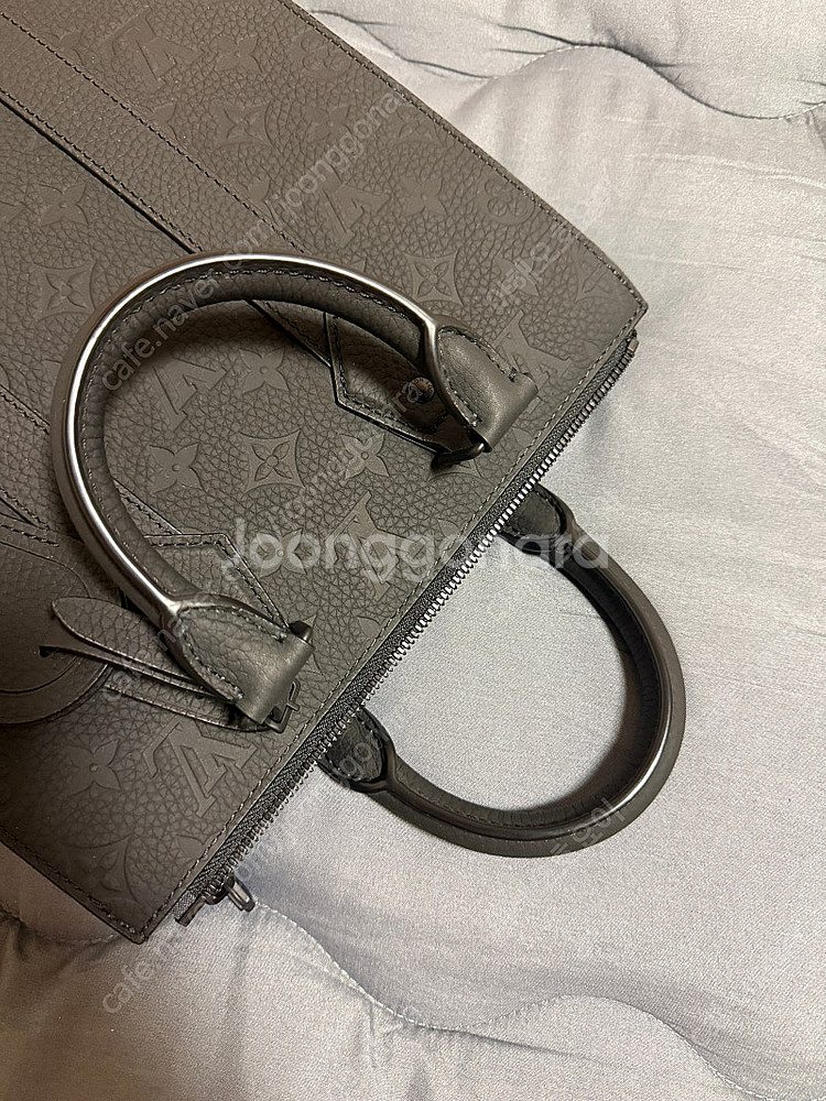 루이비통 삭플라 크로스 토뤼웅 신품급 정품 판매 합니다...--3