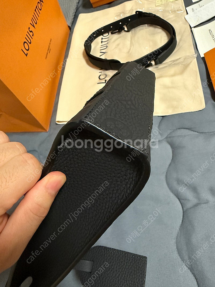 루이비통 삭플라 크로스 토뤼웅 신품급 정품 판매 합니다...--8
