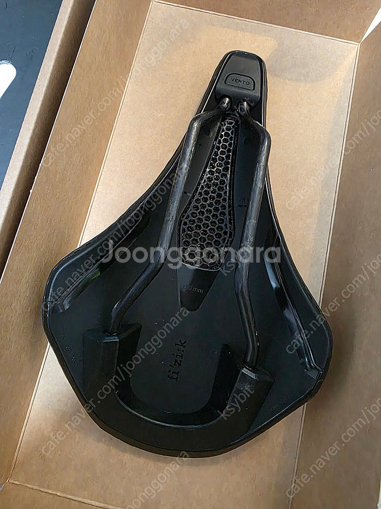 피직 벤토 아르고 R1 3D 카본레일 안장 판매(150...--0