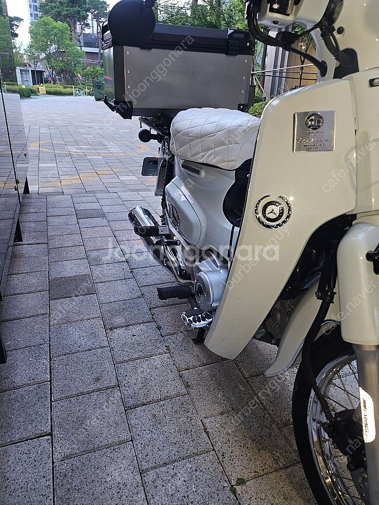 화이트슈퍼 커브 오토바이 판매합니다--1