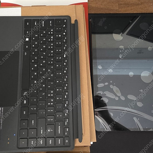 아이뮤즈 윈도우 태블릿PC 컨버터탭 14 PRO 램16GB HDD256GB WIN11풀박스 +키보드+스탠드+새액정필름 포함 판매합니다.