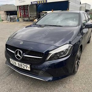 벤츠 A클래스 중고 A클래스 벤츠 중고 파란색 2018년식 85,383km A200 중고차카페