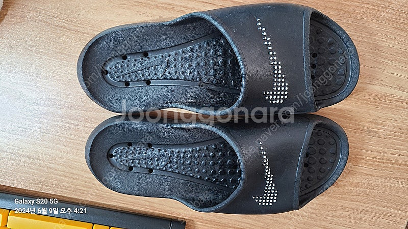 나이키 슬리퍼 250 mm W8 M7 -- 2만원--1