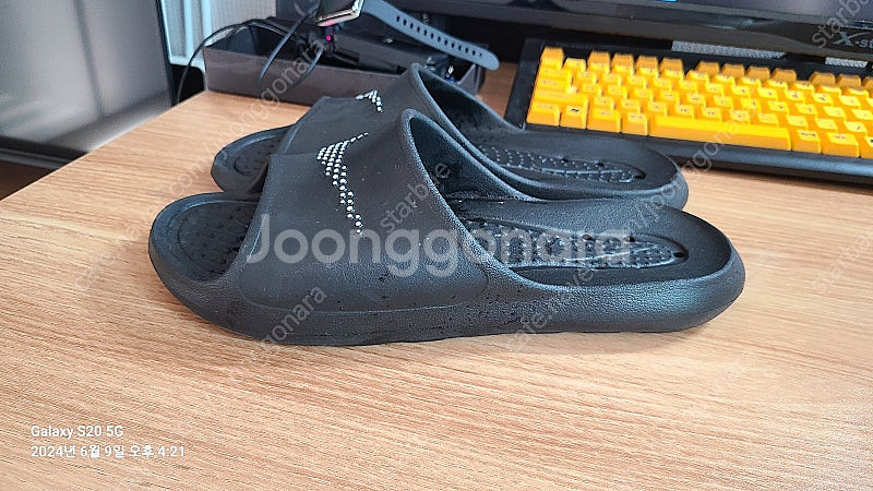 나이키 슬리퍼 250 mm W8 M7 -- 2만원--2